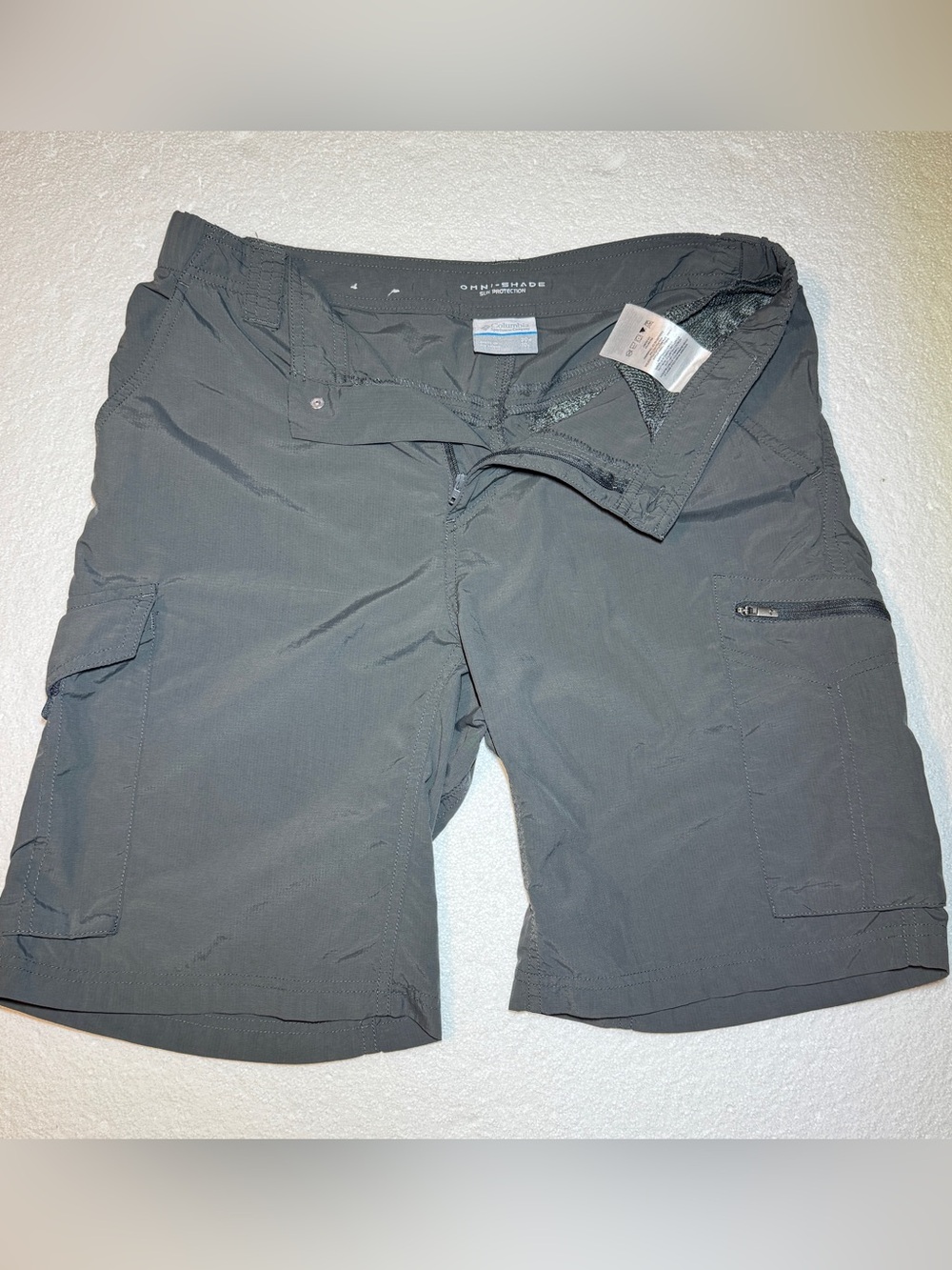 Columbia Men's Silver Ridge Cargo Shorts Omni-Shade Sun Protection Grey 30W 10L